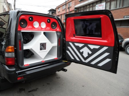 MONTAJE DE SONIDO TOYOTA SUMO.