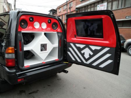 MONTAJE DE SONIDO TOYOTA SUMO.