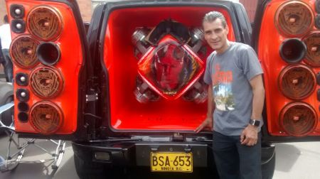 MONTAJES EN FIBRA DE VIDRIO, Bandejas de sonido en fibra de vidrio, Cajas Acústicas tipo Turbo, Caja de sonido para automóviles, Radios de Usb, Mp3, Pantalla Dvd, Aux, Cabeceros de Monitor, Espejos de Retrovisor con pantalla, Alarmas Con GPS tracker, Bloqueo electrónico de encendido de motor.