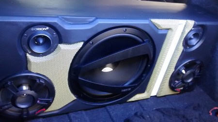 CAJÓN DE SONIDO SUBWOOFER Y MEDIOS.