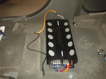 AMPLIFICADORES Audiopipe CLASE D, MONTAJES EN FIBRA DE VIDRIO, Bandejas de sonido en fibra de vidrio, Cajas Acústicas tipo Turbo, Caja de sonido para automóviles, Radios de Usb, Mp3, Pantalla Dvd, Aux, Cabeceros de Monitor, Espejos de Retrovisor con pantalla, Alarmas Con GPS tracker, Bloqueo electrónico de encendido de motor.