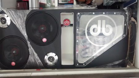 CAJA TURBO CON SUBWOOFER DB DRIVE. MONTAJES EN FIBRA DE VIDRIO, Bandejas de sonido en fibra de vidrio, Cajas Acústicas tipo Turbo, Caja de sonido para automóviles, Radios de Usb, Mp3, Pantalla Dvd, Aux, Cabeceros de Monitor, Espejos de Retrovisor con pantalla, Alarmas Con GPS tracker, Bloqueo electrónico de encendido de motor.