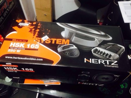 COMPONENTES HERTZ DE 5" Y 6", MONTAJES EN FIBRA DE VIDRIO, Bandejas de sonido en fibra de vidrio, Cajas Acústicas tipo Turbo, Caja de sonido para automóviles, Radios de Usb, Mp3, Pantalla Dvd, Aux, Cabeceros de Monitor, Espejos de Retrovisor con pantalla, Alarmas Con GPS tracker, Bloqueo electrónico de encendido de motor.