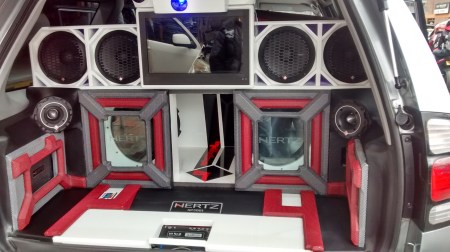 MONTAJES EN FIBRA DE VIDRIO, Bandejas de sonido en fibra de vidrio, Cajas Acústicas tipo Turbo, Caja de sonido para automóviles, Radios de Usb, Mp3, Pantalla Dvd, Aux, Cabeceros de Monitor, Espejos de Retrovisor con pantalla, Alarmas Con GPS tracker, Bloqueo electrónico de encendido de motor.