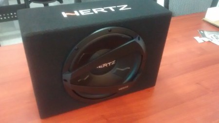 BAJOS HERTZ DE COMPETENCIA, MONTAJES EN FIBRA DE VIDRIO, Bandejas de sonido en fibra de vidrio, Cajas Acústicas tipo Turbo, Caja de sonido para automóviles, Radios de Usb, Mp3, Pantalla Dvd, Aux, Cabeceros de Monitor, Espejos de Retrovisor con pantalla, Alarmas Con GPS tracker, Bloqueo electrónico de encendido de motor.