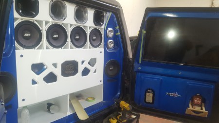 MONTAJE DE SONIDO TOYOTA 4.5 LAND CRUISER.